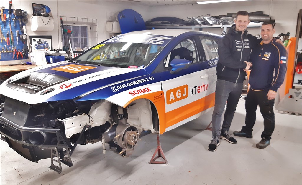 Aftalen er klar med team Sally Racing.
(Foto: Team Mikkel C)